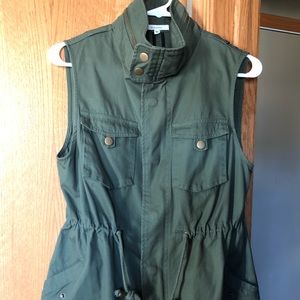 Pleione Army Green Vest